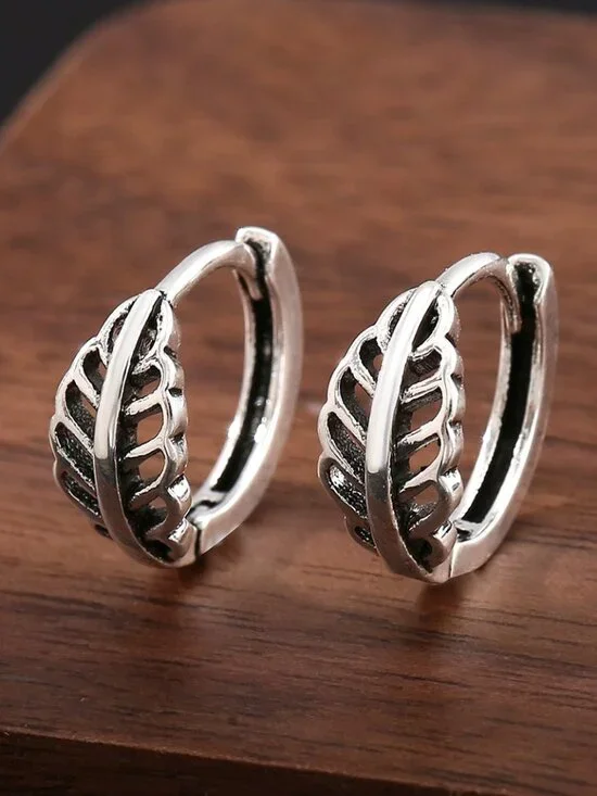 🌿 Vintage Distressed Leaf Earrings - Picture 2 of 2